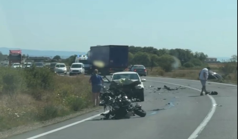 Tragedie pe DN1. Un motociclist de 59 de ani și-a pierdut viața după ce s-a ciocnit violent cu două mașini