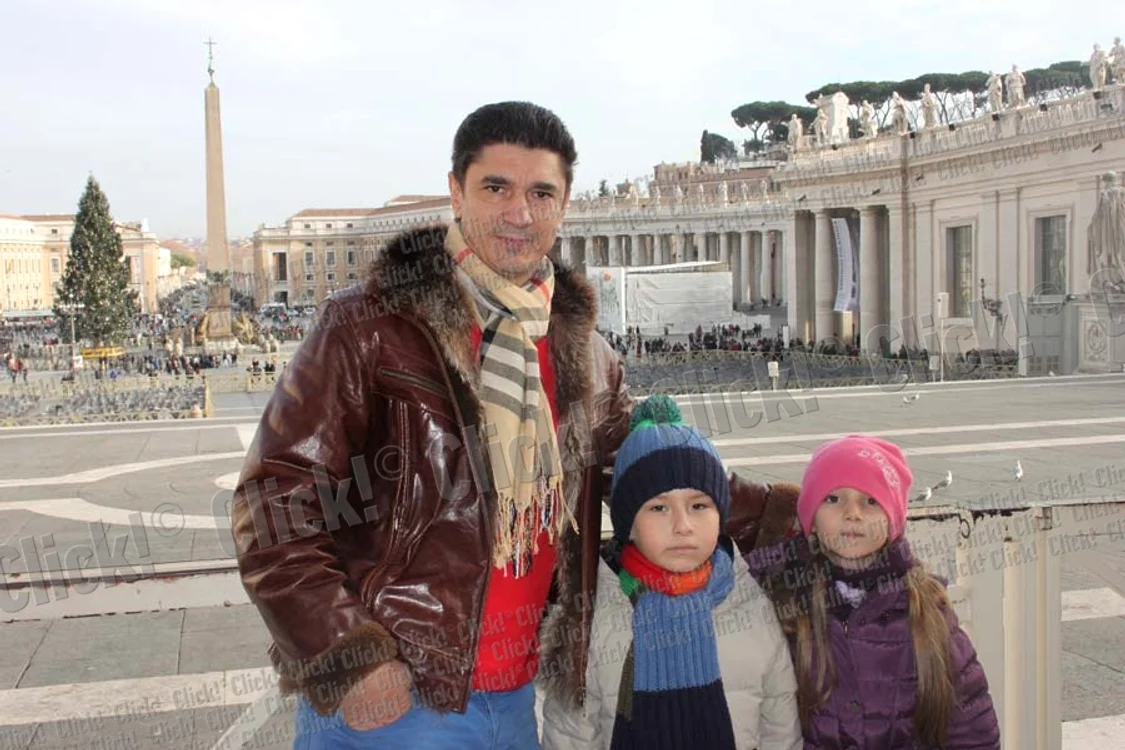 Luis Lazarus, împreună cu cei doi copii ai săi