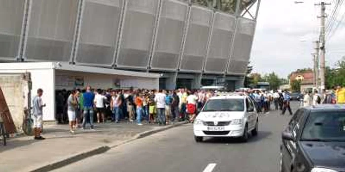 Biletele se găsesc şi la casele de tichete ale stadionului din Ploieşti. FOTO Adevărul Ploieşti