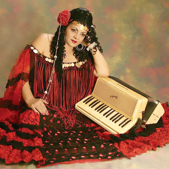 
    Cornelia Catanga a fost  diagnosticată în copilărie  cu retinopatie pigmentară  