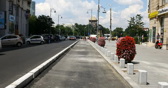 Pista pentru biciclişti de pe Calea Victoriei are o lăţime de circa trei metri FOTO Marian Iliescu