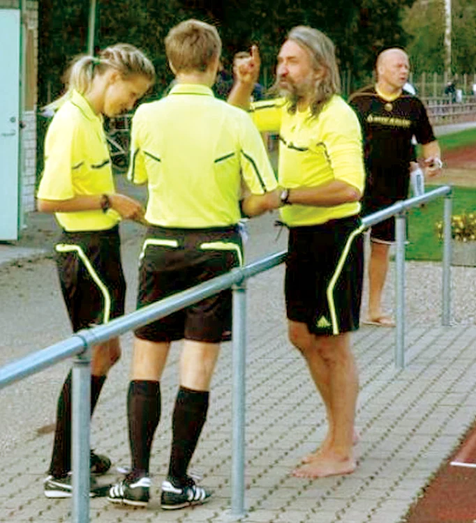 Aivar Pohlak şi-a îmbrăcat anul trecut toată familia în echipament de arbitru