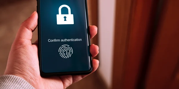 Autentificare biometrică cu amprentă pe smartphone FOTO Shutterstock jpg