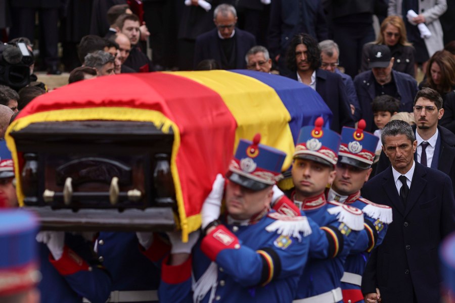 LIVE TEXT Mircea Lucescu, înmormântat cu onoruri militare. Ceremonia emoționantă cu sute de participanți