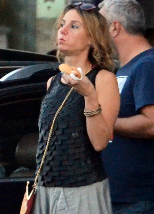 
    Lisa, soţia lui Adi Despot, e o fire discretă, la fel ca solistulFoto: Alex Muscaliu  