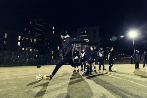 David Beckham le-a demonstrat copiilor cum se execută o lovitură liberă (FOTO: GettyImages)