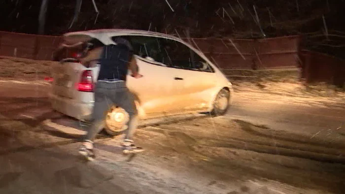Drumurile din Alba, Braşov, Bistriţa-Năsăud, Suceava, dar şi din Mureş ori Harghita, au fost acoperite, pentru câteva ore de zăpadă,Foto: PRO TV
