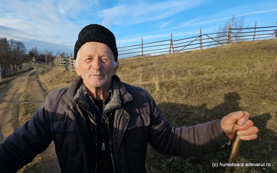 Urșici, satul plin de secrete din ținutul dacilor. Cum trăiesc cei câțiva localnici rămași în munți VIDEO