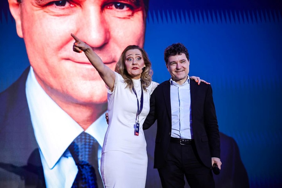 Primarul Nicuşor Dan a apărut alături de Elena Lasconi la Congresul USR: „Rămân partenerul USR-ului”