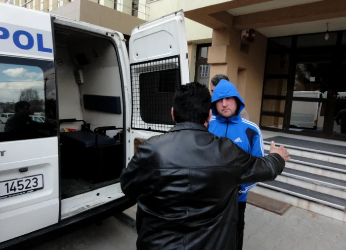 Daniel Ghiţă, în zilele când făcea "de gardă" la Parchetul de pe lângă Tribunalul Olt... (FOTO: Mugurel Manea)