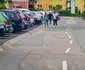 Stradă în Cisnădie Sibiu în care marcajul longitudinal în loc de linie dreaptă este o linie curbă Foto Darius Cristian jpg