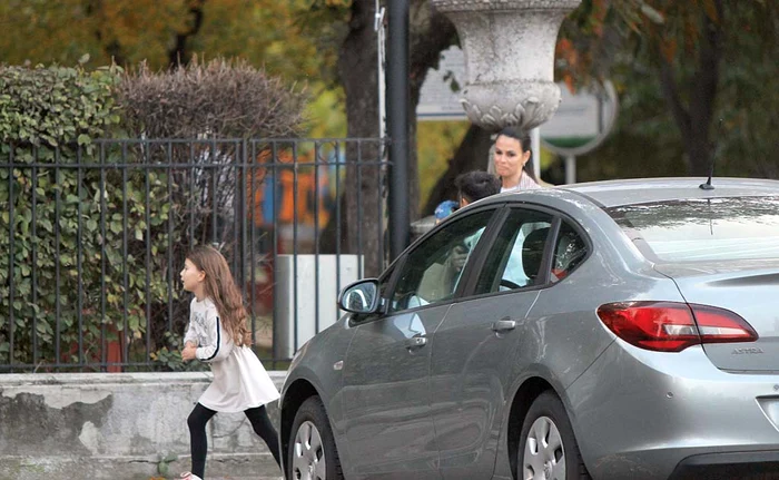 Ava, 5 ani, ţopăia în faţa tuturor