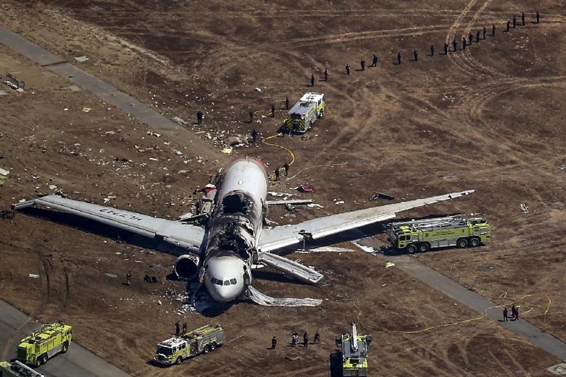 Avionul prăbuşit în San Francisco (Foto: Reuters)
