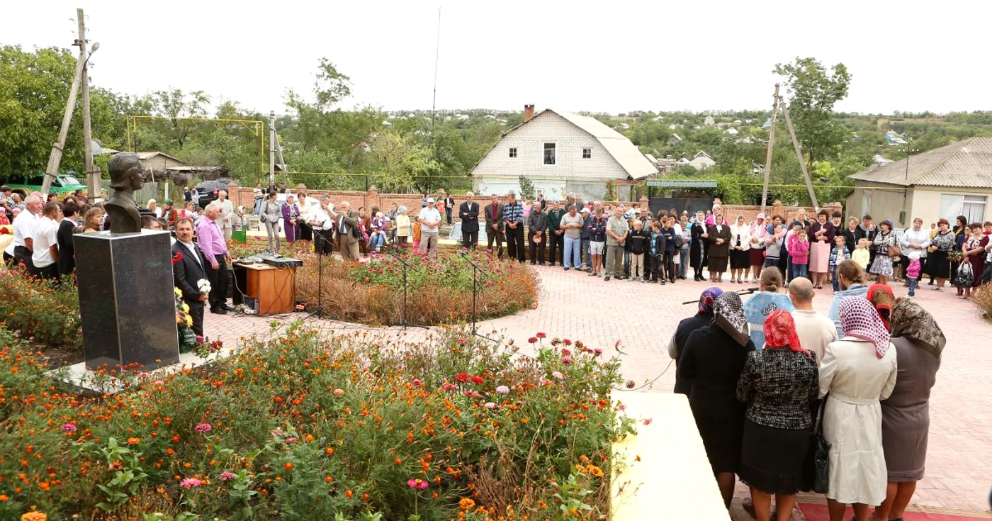 La ceremonia de inaugurare a scuarului a venit aproape tot satul