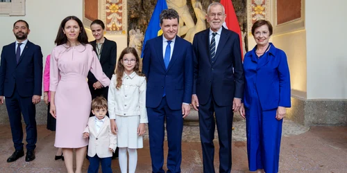 Nicușor Dan și familia sa au fost primiți la Salzburg Foto Președintele României jpg