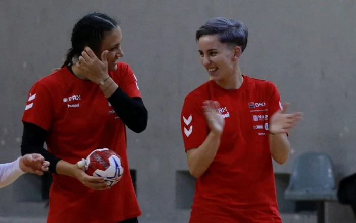 
    Bianca Bazaliu și Cristina Laslo au participat la antrenamentul de luni cu echipa RomânieiFoto: Marian Burlacu  