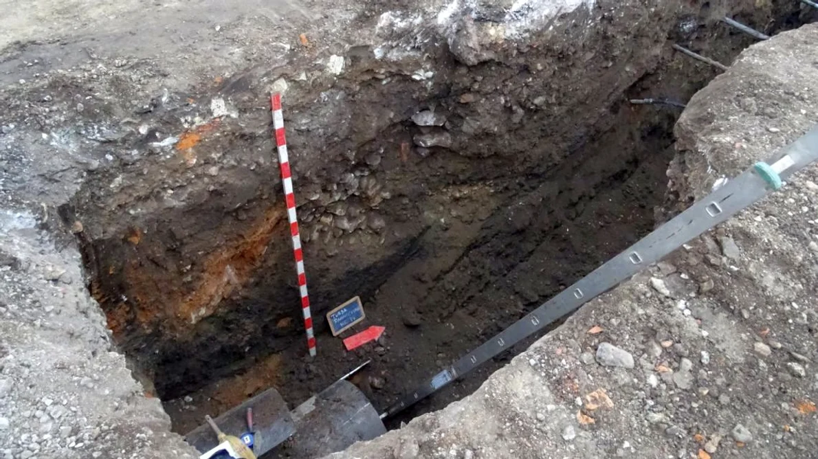 Așezare medievală dispărută, descoperită de arheologii sub străzile orașului Turda jpeg