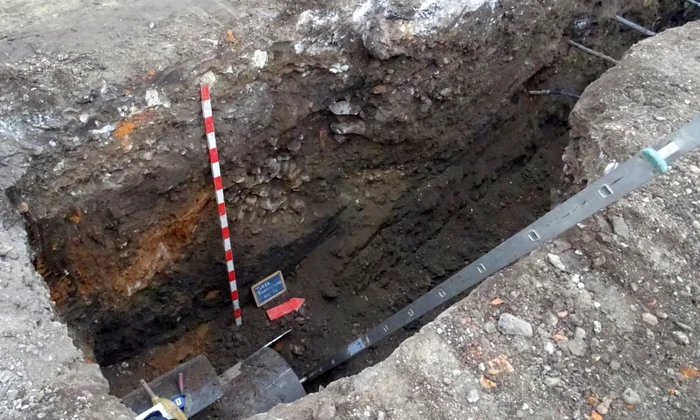 Așezare medievală dispărută, descoperită de arheologii sub străzile orașului Turda jpeg