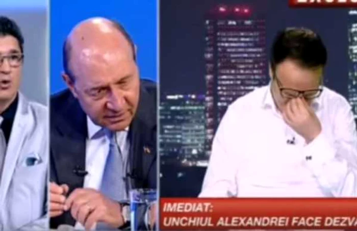 Luis Lazarus şi Traian Băsescu se jigneau, Alexandru Cumpănaşu aştepta să intre în direct FOTO Captură România TV