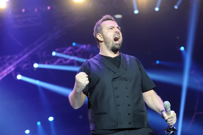 Vali Crăciunescu vă promite un recital de zile mari, la un local din București. Preț bilet: 699 de lei/ persoană