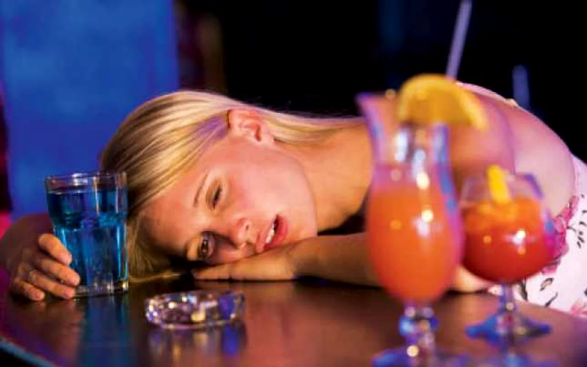 Pentru adolescenţii care încep să bea de timpuriu, riscul de  a deveni alcoolici este mare