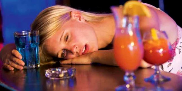 Pentru adolescenţii care încep să bea de timpuriu, riscul de  a deveni alcoolici este mare