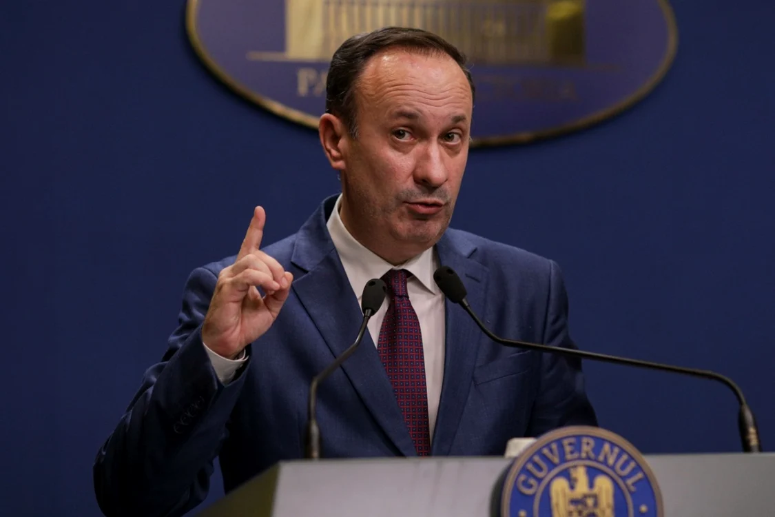 Adrian Câciu, mesaj tăios pentru premier: „Ţara nu stă într-un om". FOTO: Inquam/Octav Gane