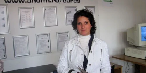 Carmen Pingert a venit, în această dimineaţă, să-şi depună dosarul pentru un loc de muncă în Spania.