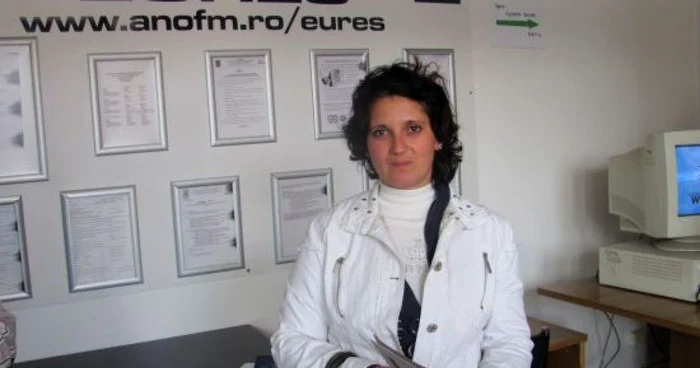 Carmen Pingert a venit, în această dimineaţă, să-şi depună dosarul pentru un loc de muncă în Spania.