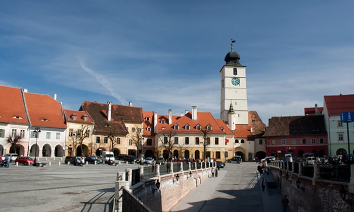 Turnul Sfatului – de la poartă de intrare în fortificație la punct de atracție turistică  png