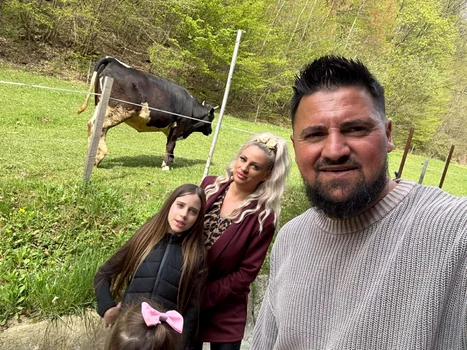Sânziana Buruiană și soțul Nicolae Zuluf au petrecut Paștele cu fetițele lor la Călimănești și Vâlcea foto: arhiva personală