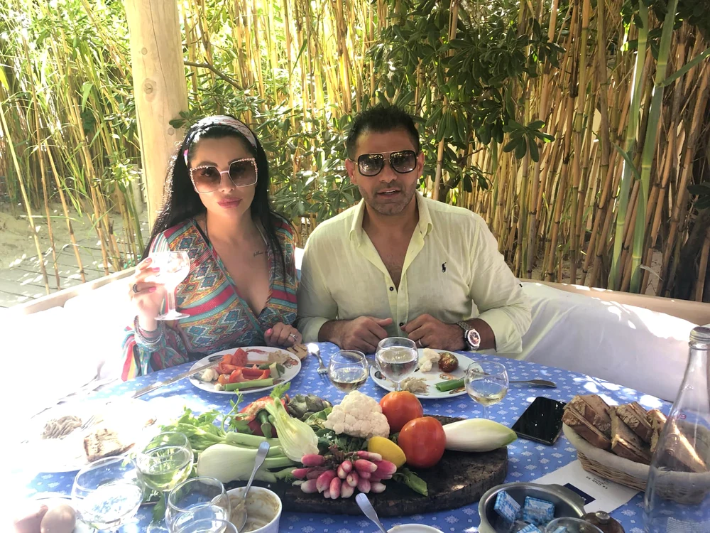 
    Brigitte și Florin Pastramă s-au relaxat și în Dubai  