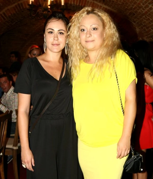 Mirela Zeţa şi Andreea Grămoşteanu de la Mondenii