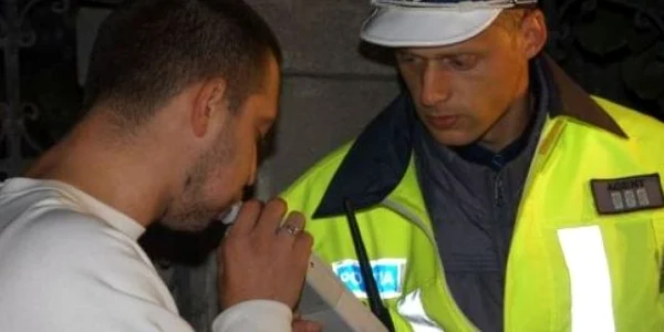 Şoferii au fost supuşi alcooltestului (foto arhivă)