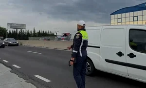 Mașină oprită în trafic de politisti Foto IPJ jfif
