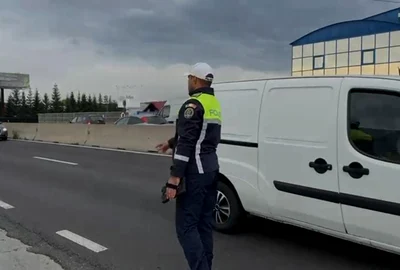 Mașină oprită în trafic de politisti Foto IPJ jfif