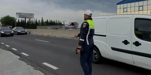 Mașină oprită în trafic de politisti Foto IPJ jfif
