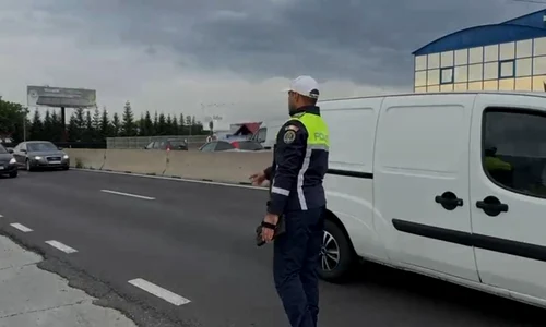 Mașină oprită în trafic de politisti Foto IPJ jfif