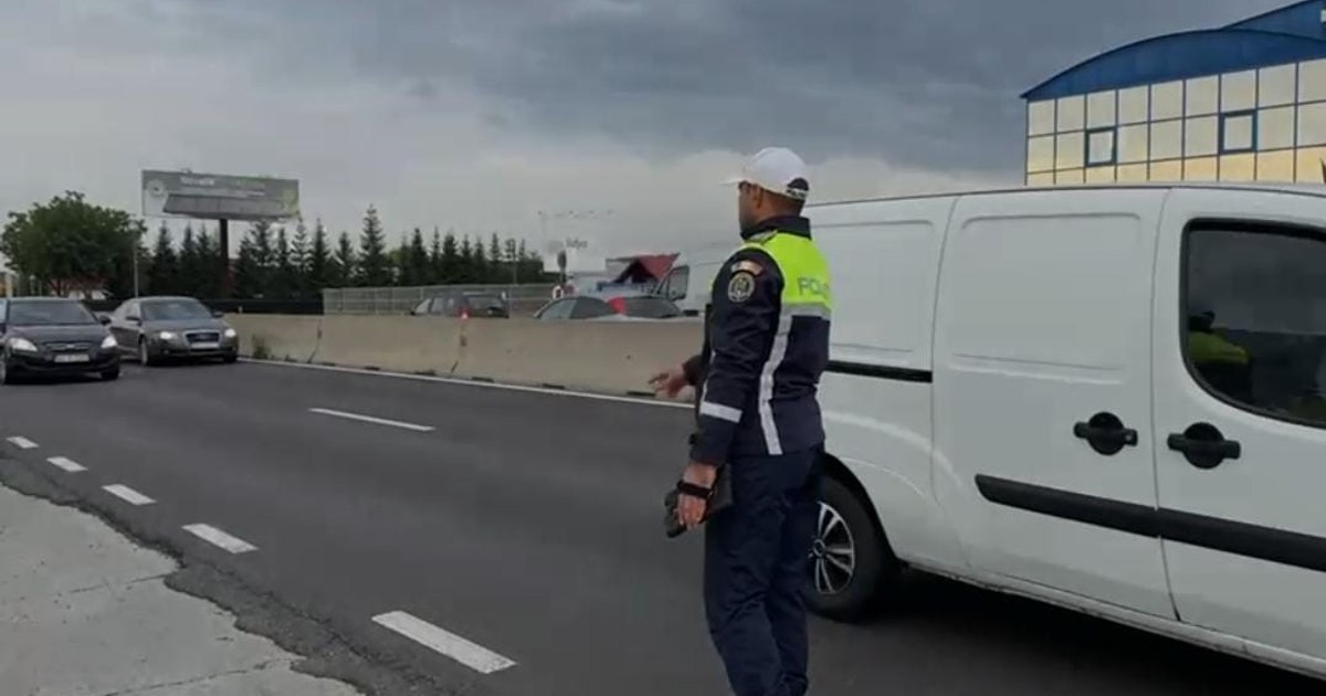 Scene ca în filme pe o șosea din Timiș: falși polițiști antidrog au oprit mașina unor afaceriști și au fugit cu 90.000 de lire sterline