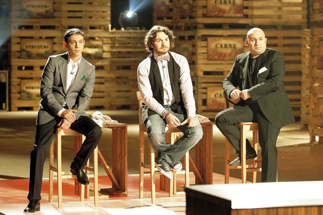 
    Florin Dumitrescu și Cătălin  Scărlătescu s-ar putea separa  de colegul lor, Sorin Bontea.  Cei trei au început colaborarea  cu PRO TV în 2012, o dată  cu lansarea show-ului  „MasterChef”  