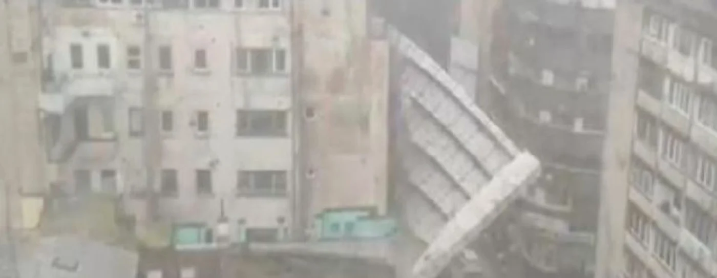 Schelă desprinsă în Bucureşti FOTO Captură video