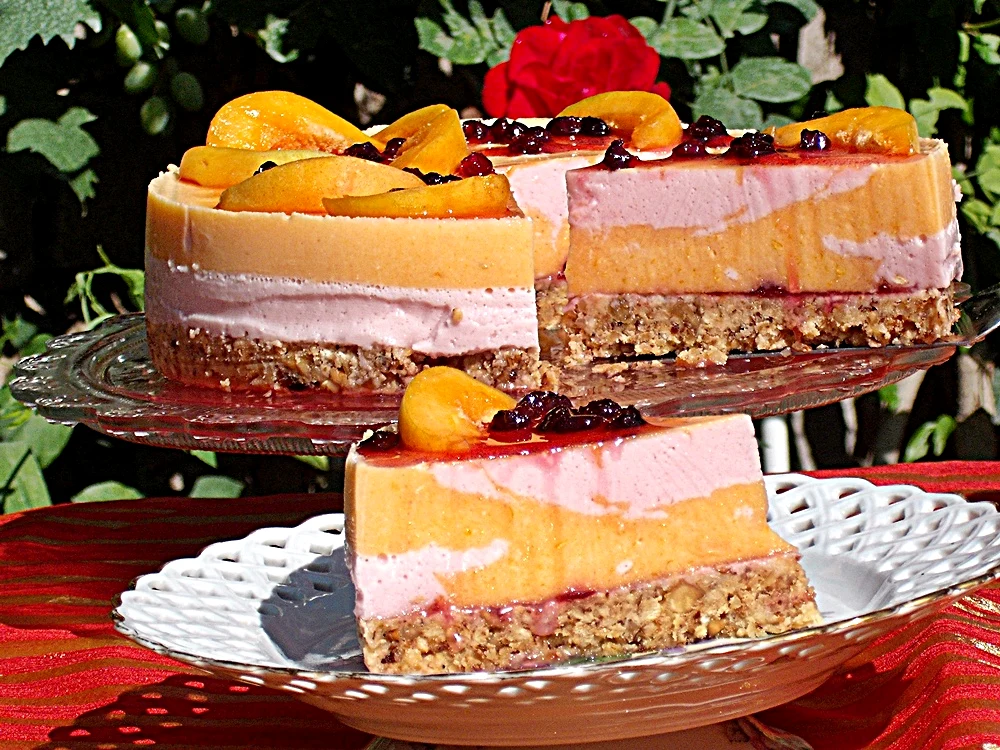 
    Tort cu caise  