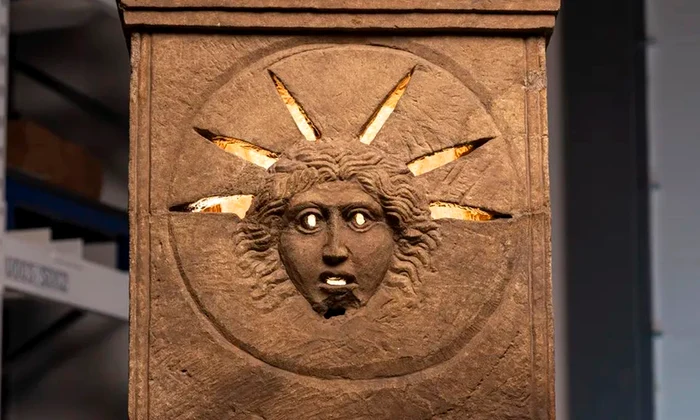 Altarul zeului Sol (© National Museums Scotland)