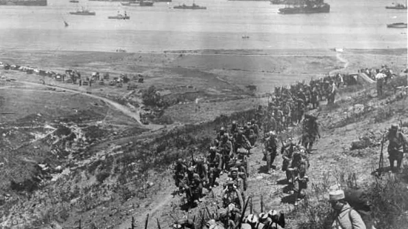 25 aprilie: Primul Război Mondial: începe bătălia de la Gallipoli jpeg