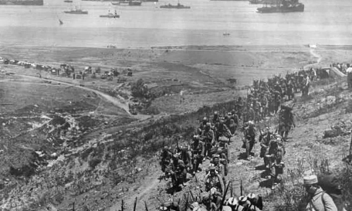 25 aprilie: Primul Război Mondial: începe bătălia de la Gallipoli jpeg