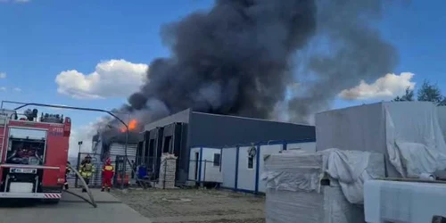 Incendiu la un depozit de alimente de la parcul de distracţii Therme