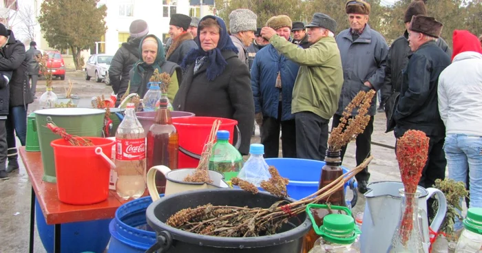 Agheasma a fost "aşteptată" în tot judeţul / FOTO Bogdan Vladu