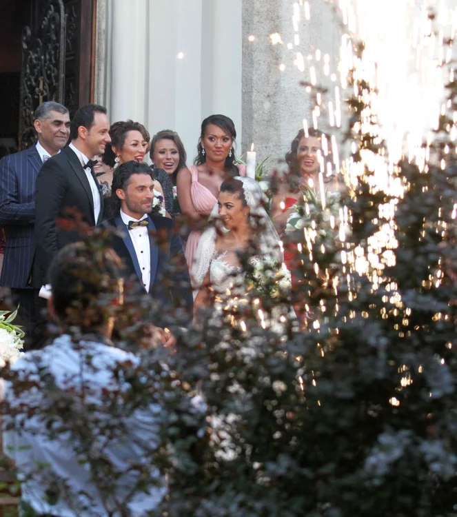 Pepe şi Raluca Pastramă, la ieşirea din biserică