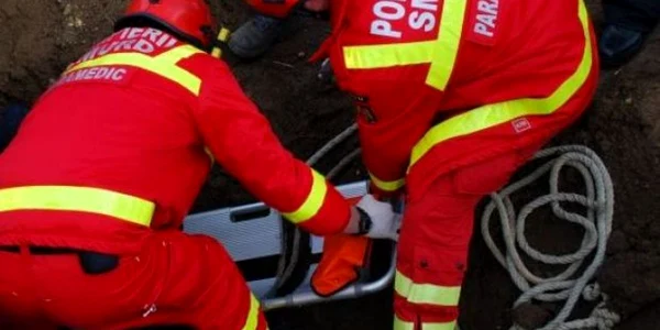 Paramedicii au resuscitat bărbatul, însă acesta de decedat 