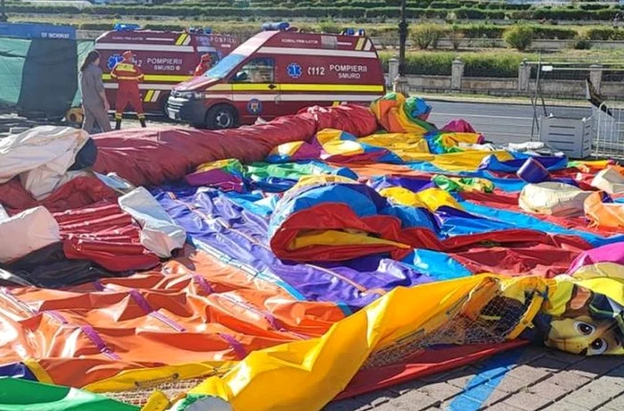 Tobogan gonflabil luat de vânt de la un loc de joacă din apropiere de Bran FOTO: Arhivă